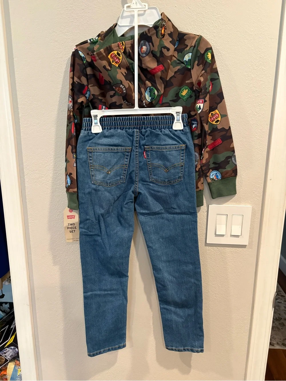 Levi’s Boy’s 2-piece Set Included Camo Full-Zip Hoodie and Blue Jeans Size L 6/7